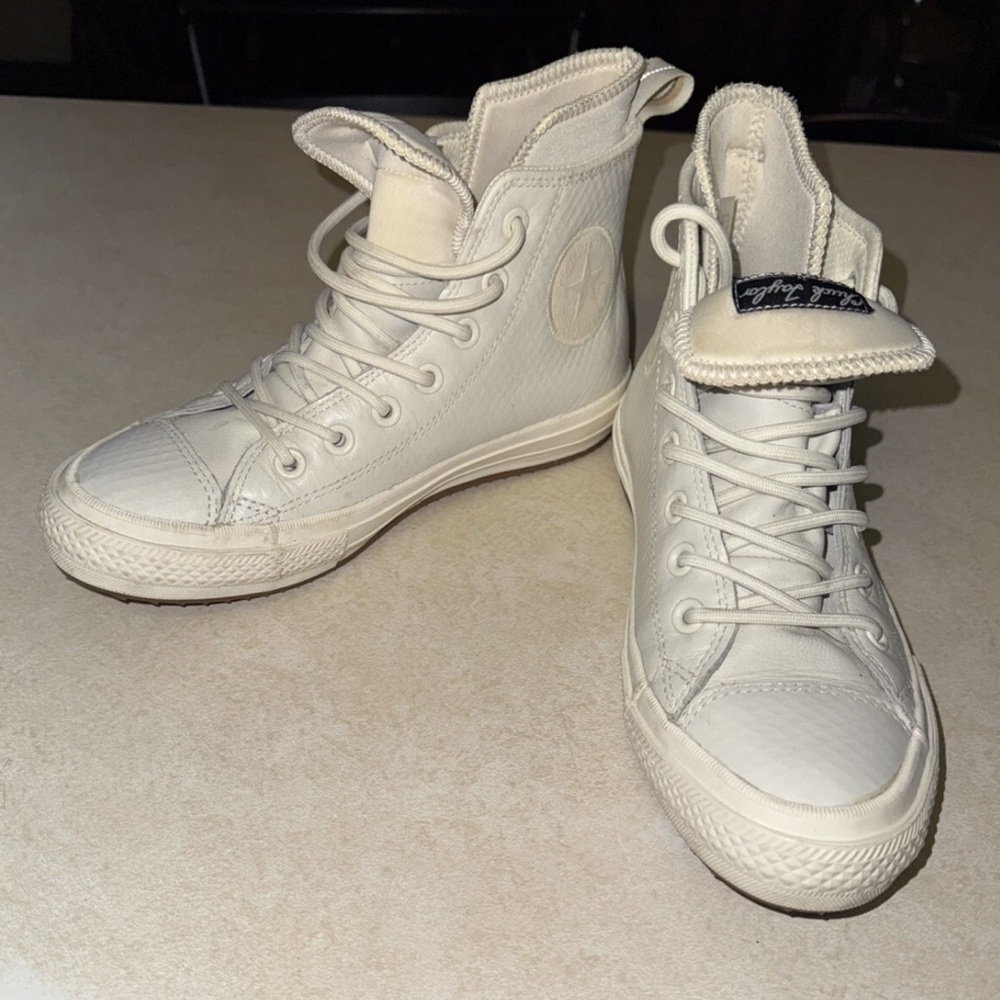 Converse Cream CTAS II size 7 women’s